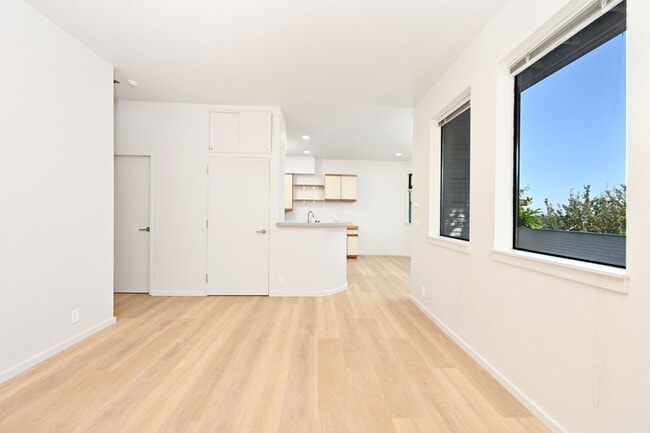 Building Photo - Welcome Home to Terrace View!