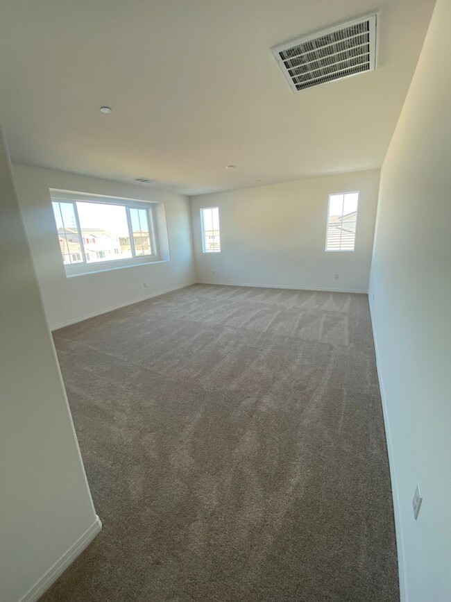 Building Photo - Like New Menifee 4 Bedroom Home