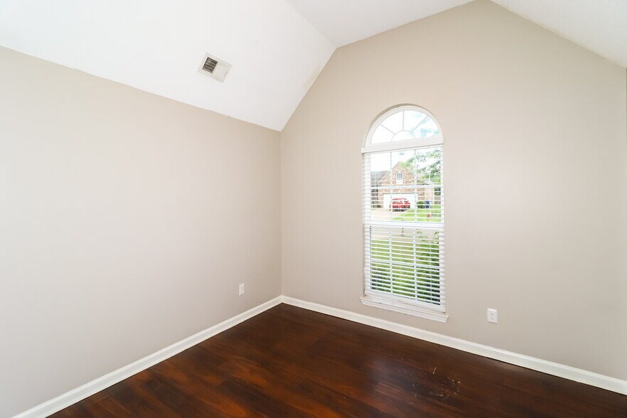 Building Photo - 4276 Louden Dr