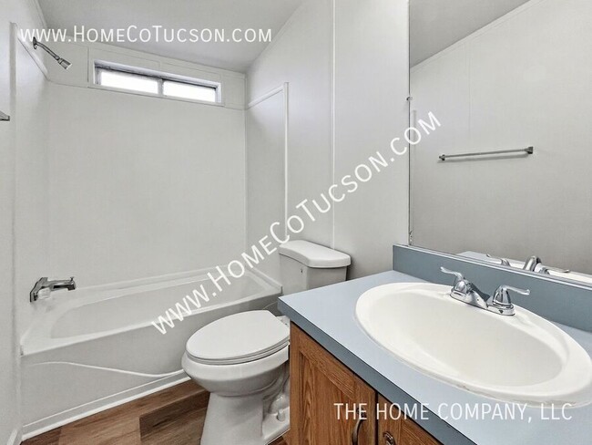 Building Photo - 9950 N El Uno Minor