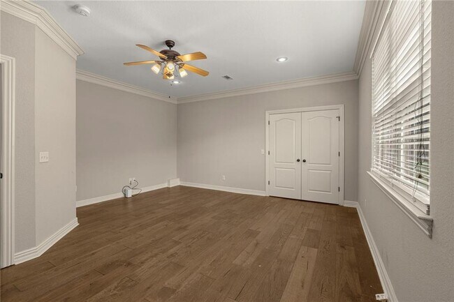 Building Photo - 621 Rockcliff Rd