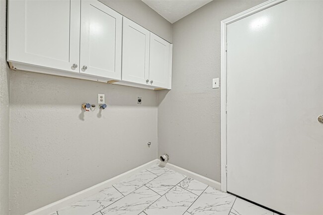 Building Photo - 3527 Acorn Springs Ln