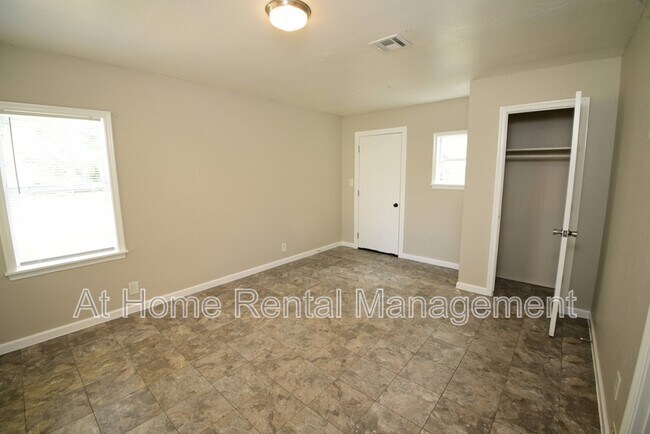Building Photo - 6268 E Latimer St