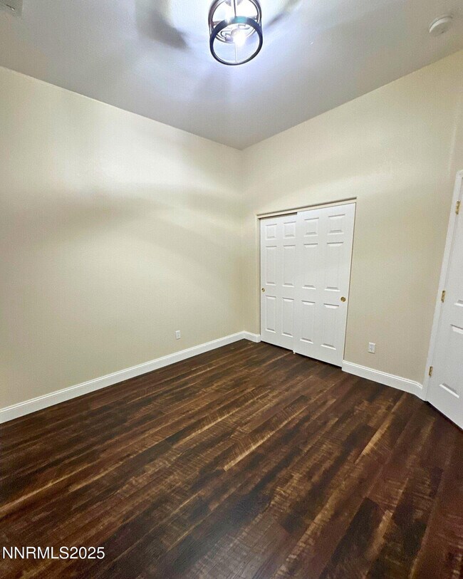 Building Photo - 1390 S Fox Glen Ct