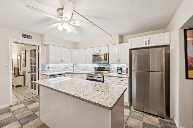 Building Photo - 11000 S Ocean Dr