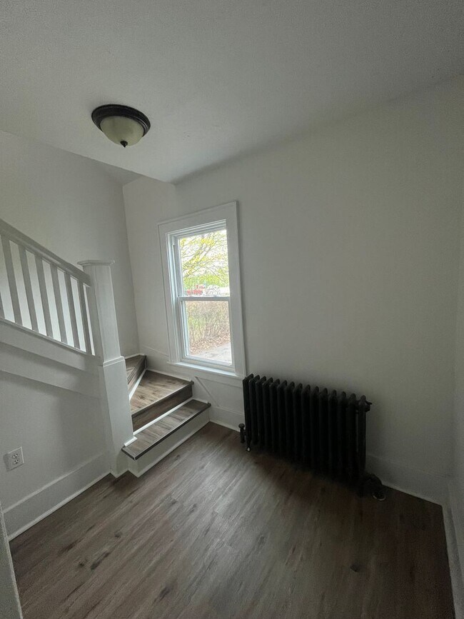 Building Photo - 3-Bed Home w/ Driveway & Enclosed Porches – Convenient Rochester Location