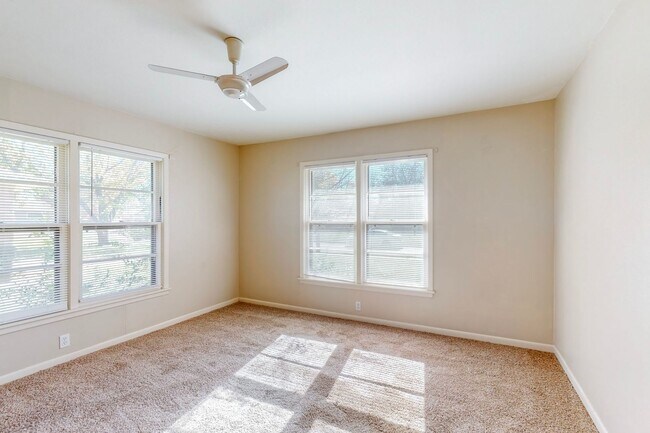 Building Photo - Charming 3-Bedroom Gem with Mid-Century Fl...