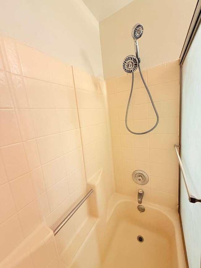 Building Photo - Great Single-Level Cayucos Apartment with One Car Parking Space