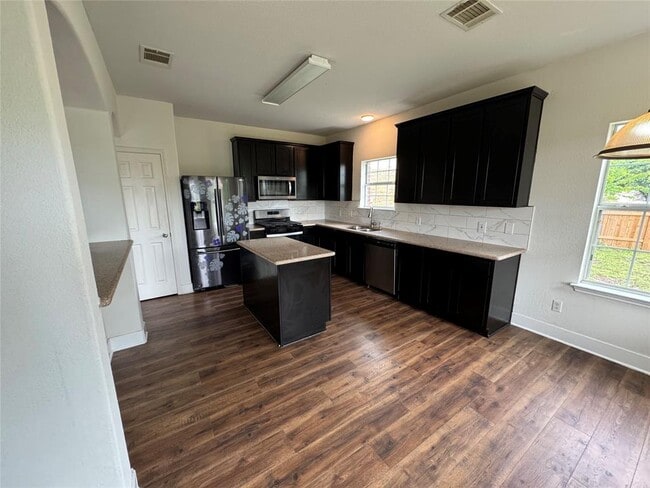 Building Photo - 1800 Rachel Ln