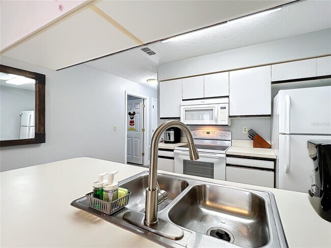 Building Photo - 2731 N Poinciana Blvd