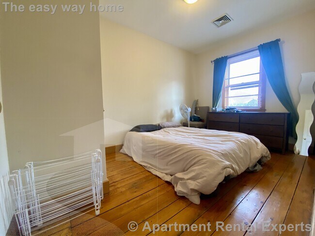 Building Photo - 349 Columbia St