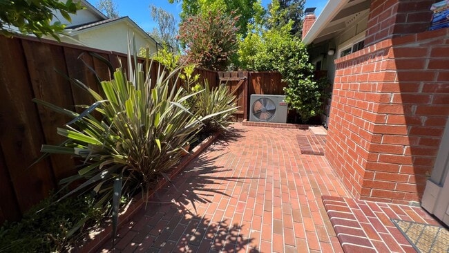 Building Photo - 10843 Northfield Square