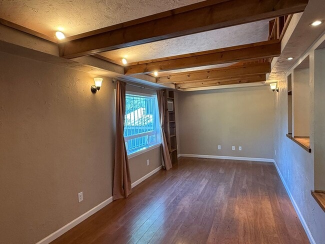 Building Photo - Beautiful 1 bed 1 bath home close to Spoka...