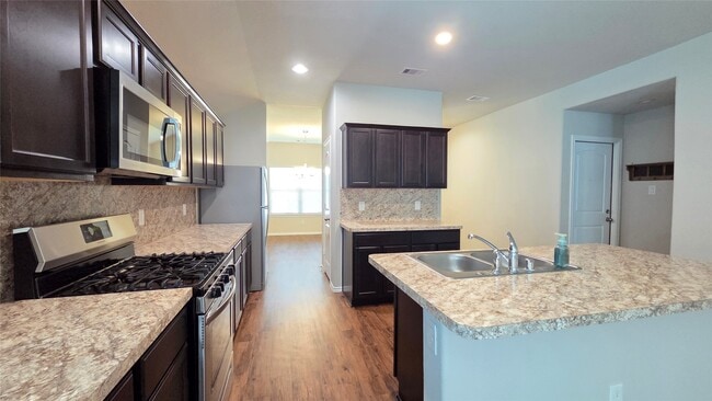 Building Photo - 14097 Lake Cres Dr