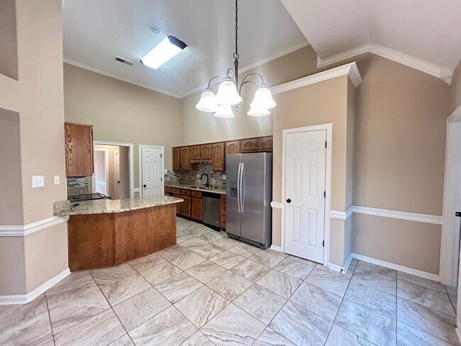 Building Photo - 4 BEDROOM/2 BATH HOME + Bonus Room in Rive...