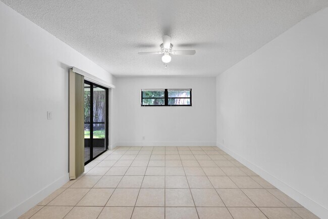 Building Photo - 498 NE 42nd St