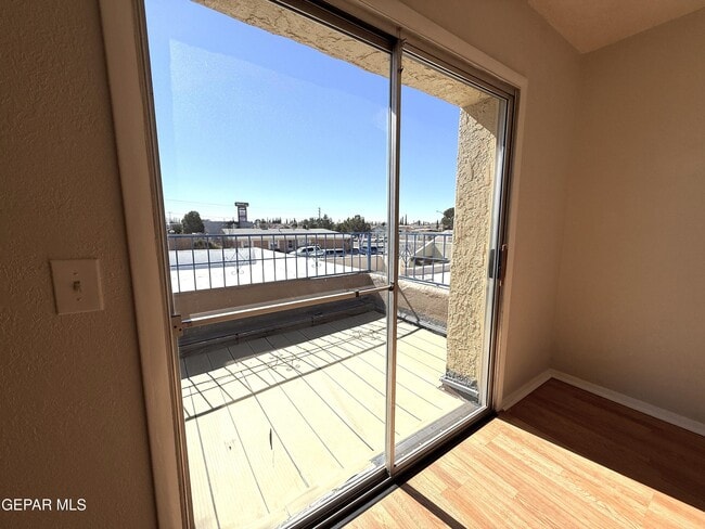 Building Photo - 10407 Ashwood Dr