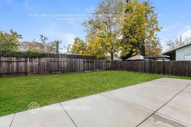 Building Photo - 1870 Woodglen Ln