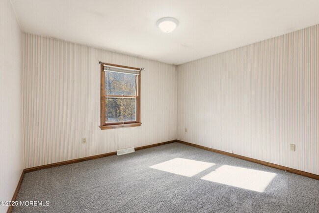 Building Photo - 1045 Farmingdale Rd