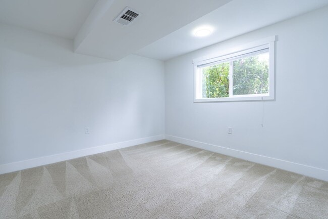 Building Photo - 4bed/3bath home in Finn Hill