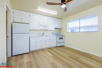 Building Photo - 555 S 10th St