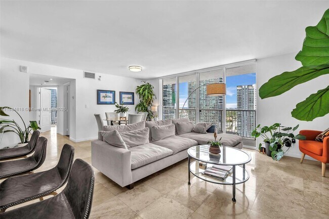 Building Photo - 1200 Brickell Bay Dr