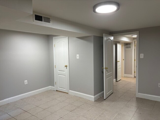 Building Photo - 2831 11th St NW