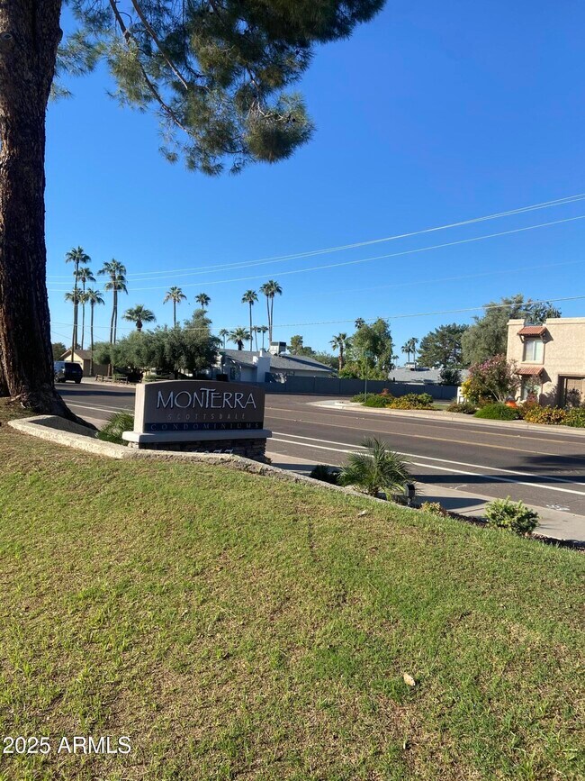 Building Photo - 5877 N Granite Reef Rd