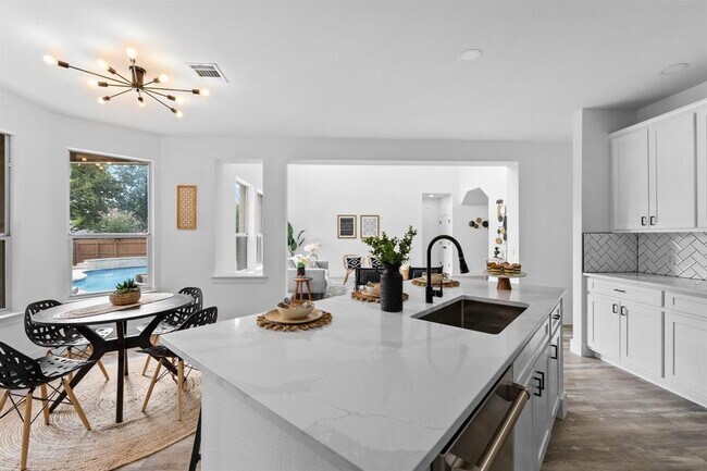Building Photo - 10909 River Plantation Dr