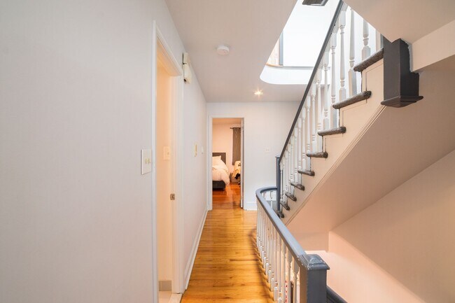 Building Photo - Large Center City Rittenhouse Four Bedroom Home