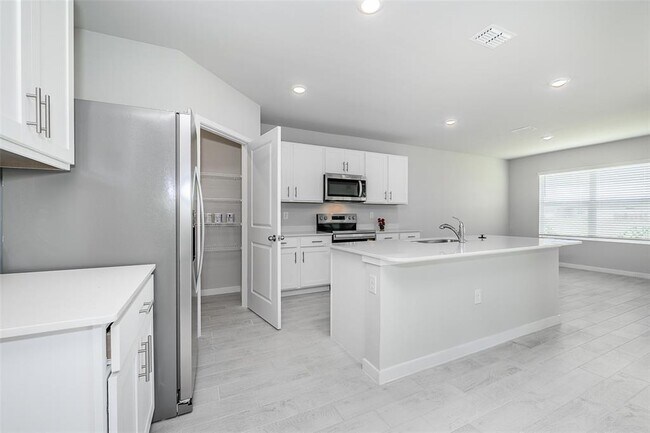 Building Photo - 25110 Alcazar Dr