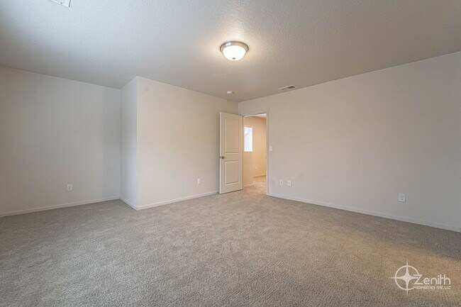 Building Photo - 1400 NE 85th Way