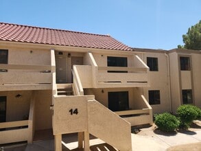 Building Photo - CUTE 2ND FLOOR  1 BEDROOM CONDO W/ LOFT