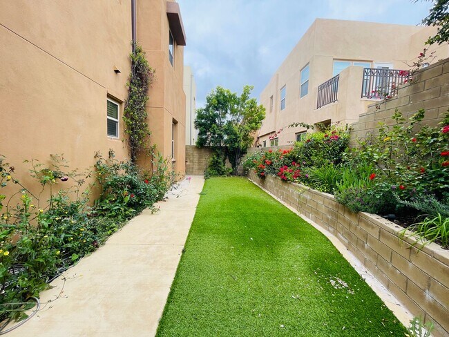 Building Photo - Modern 4BR Home in Irvine Great Park | Resort-Style Amenities & Top Schools