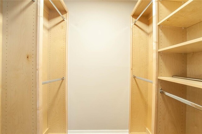 Building Photo - 126 Warm Springs Cir