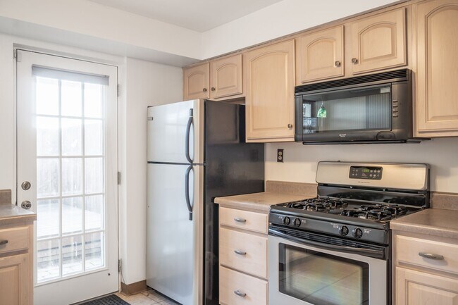 Building Photo - Beautiful luxury and spacious 4 bed home in South Side flats