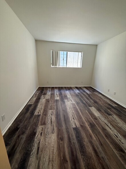 Building Photo - 4322 Matilija Ave