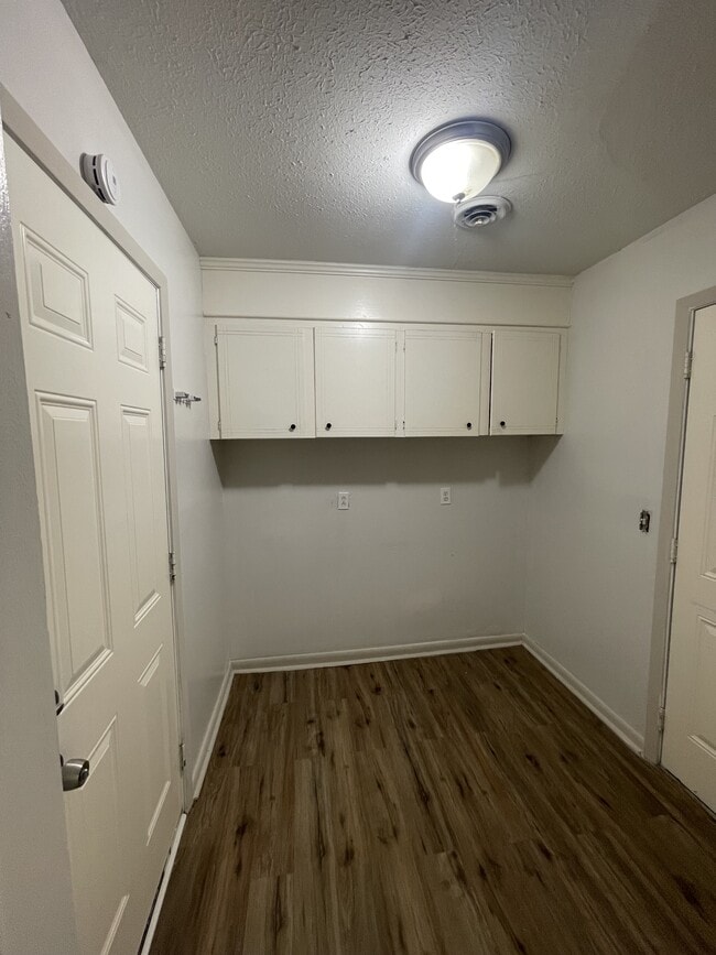 Building Photo - 1422 Wooddell Dr