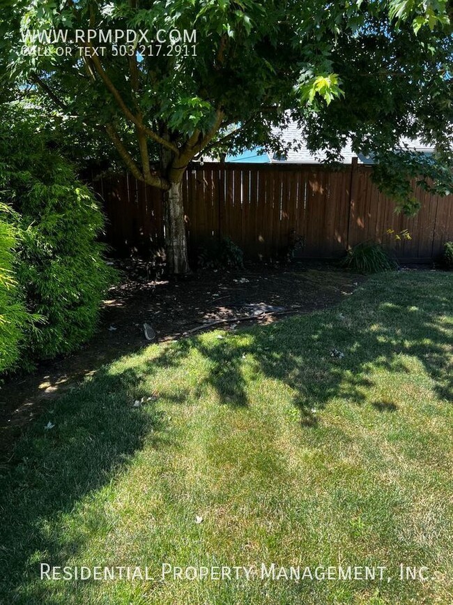 Building Photo - Coveted University Park Portland Bungalow!