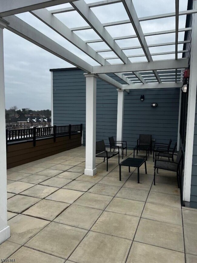 Building Photo - 22 Center St