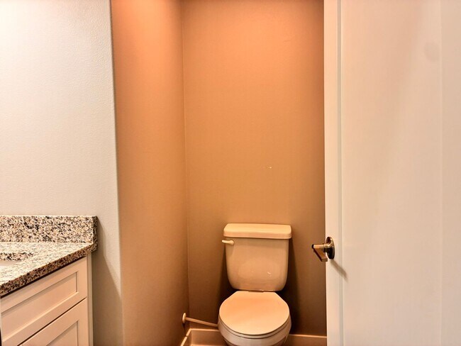 Building Photo - 3BR 2.5ba Townhome in Waukee