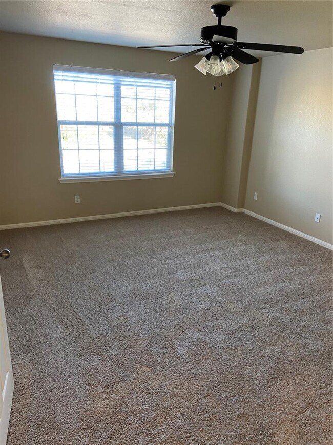 Building Photo - 1501 Rimstone Dr