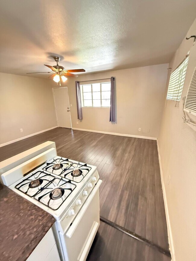 Building Photo - 825 N 2nd Ave