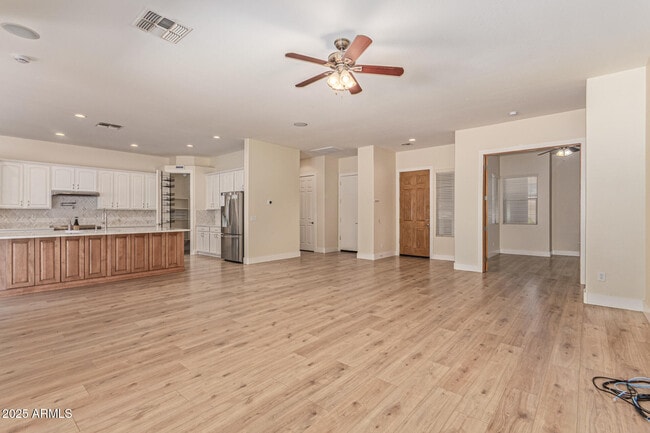 Building Photo - 4978 E Karsten Dr