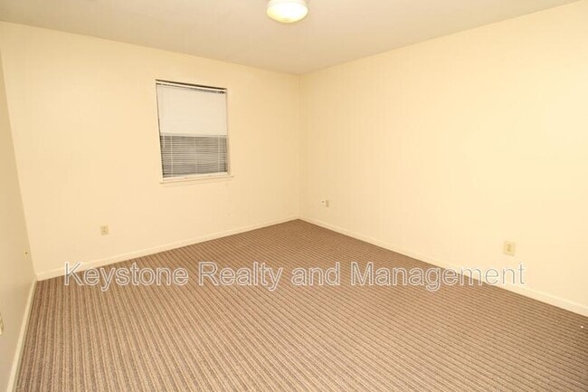 Building Photo - 1935 High St