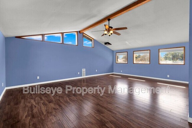 Building Photo - 1333 E Donner Dr