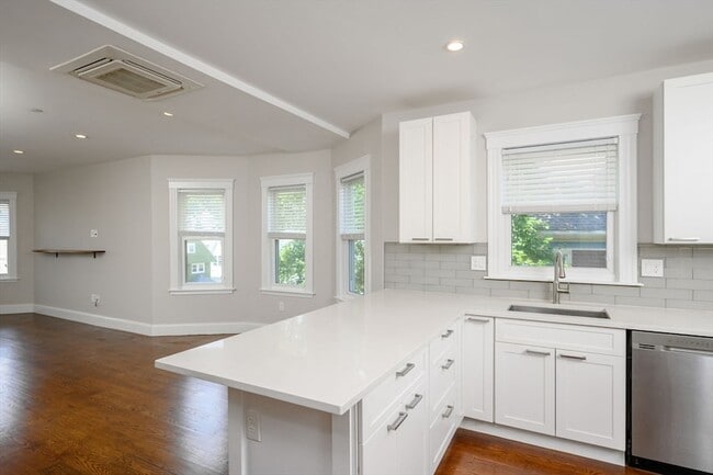 Building Photo - 24 Mt Ida Rd