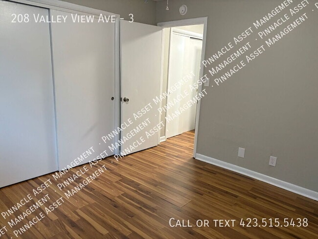 Building Photo - 208 Valley View Ave