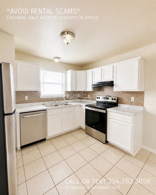 Building Photo - 2806 Leroy Cir