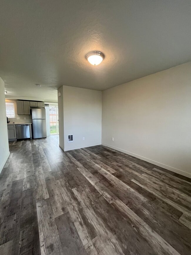 Building Photo - 1-Bedroom 1-Bathroom apartment in Cottage Grove